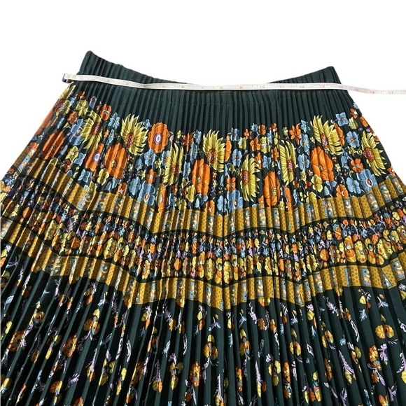 ELISSA OF CALIFORNIA PLEATED FLORAL SKATER SKIRT DARK GREEN - Picture 6 of 14